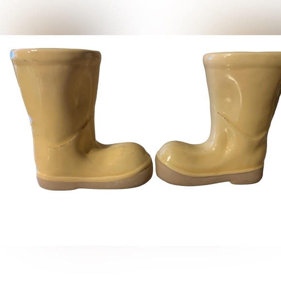 Pottery Barn Rain boot salt and pepper shakers yellow - Picture 5 of 7